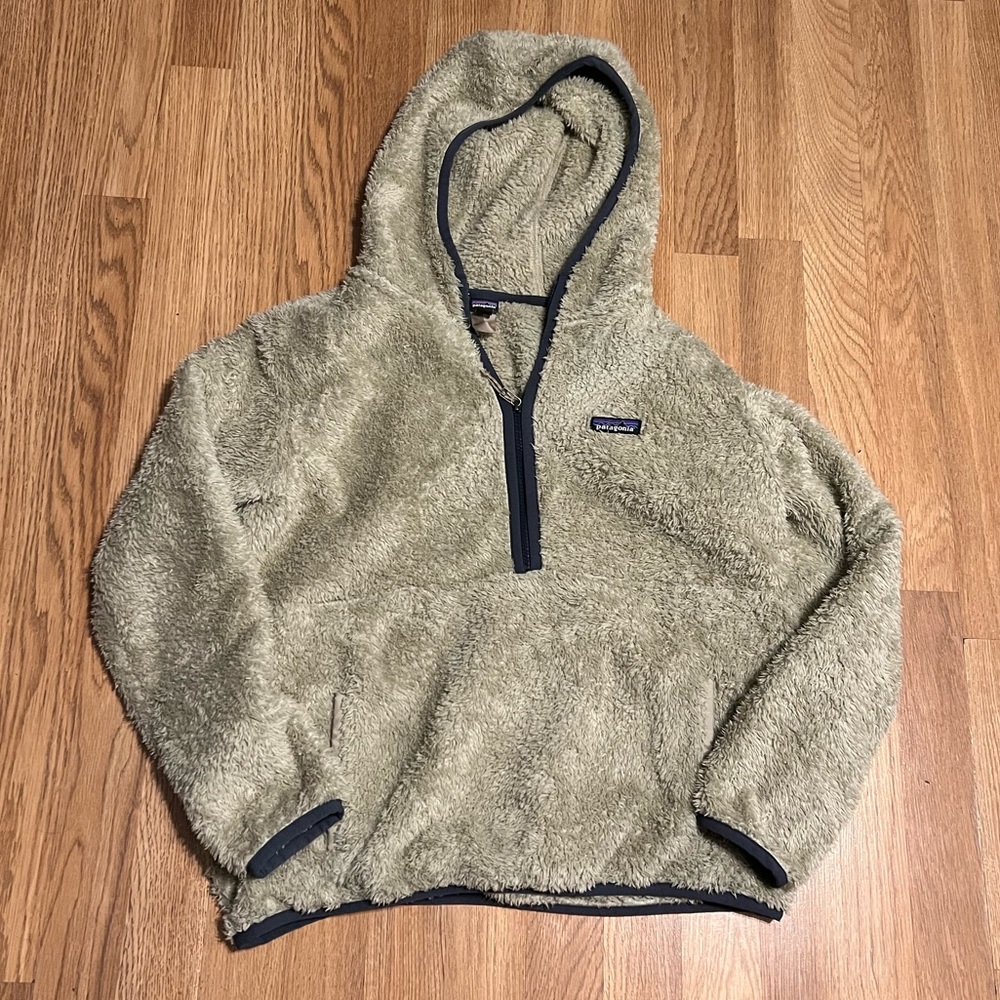 Patagonia Los Gatos hooded pullover with pockets on front